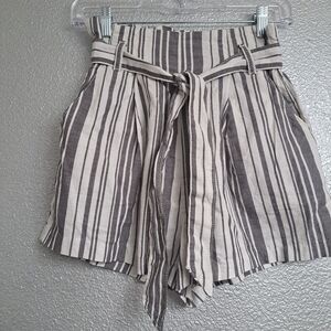 Divided H&M Striped Paper Bag Shorts  Size 2